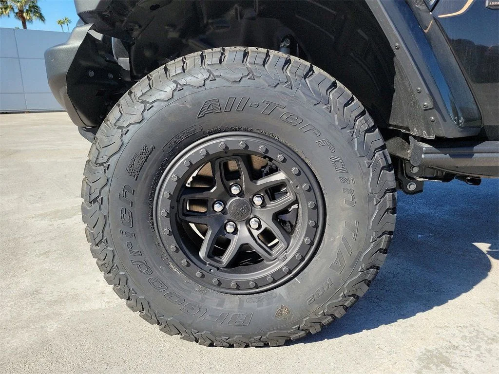 New 2024 Black Clear-Coat Exterior Paint Jeep Rubicon 392 image 20