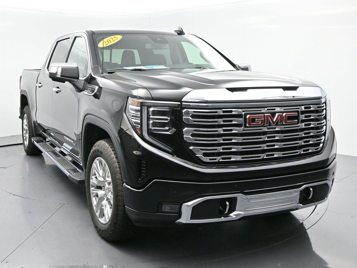 Used 2025 Onyx Black GMC Denali image 2
