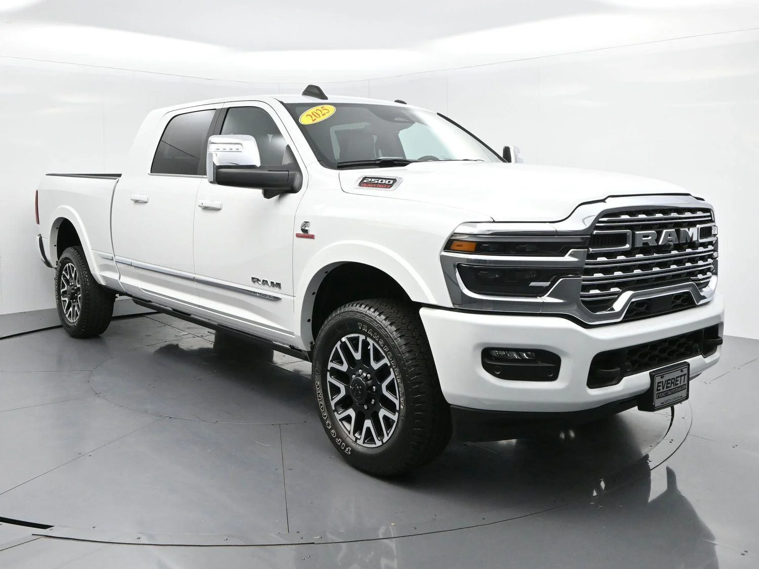 Used 2025 White Ram Limited image 2