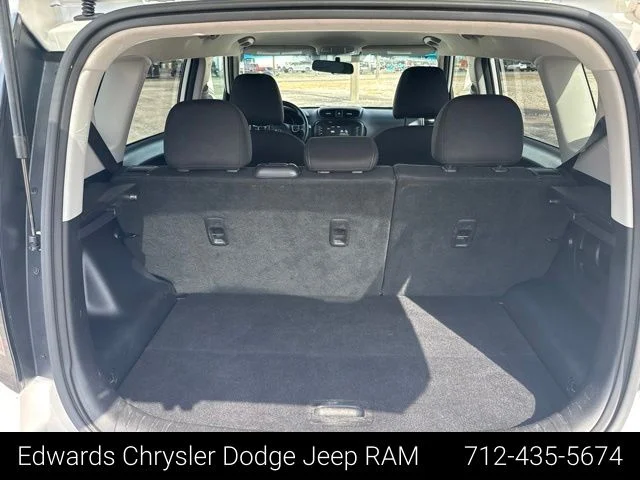 Used 2019 White Kia Plus image 29