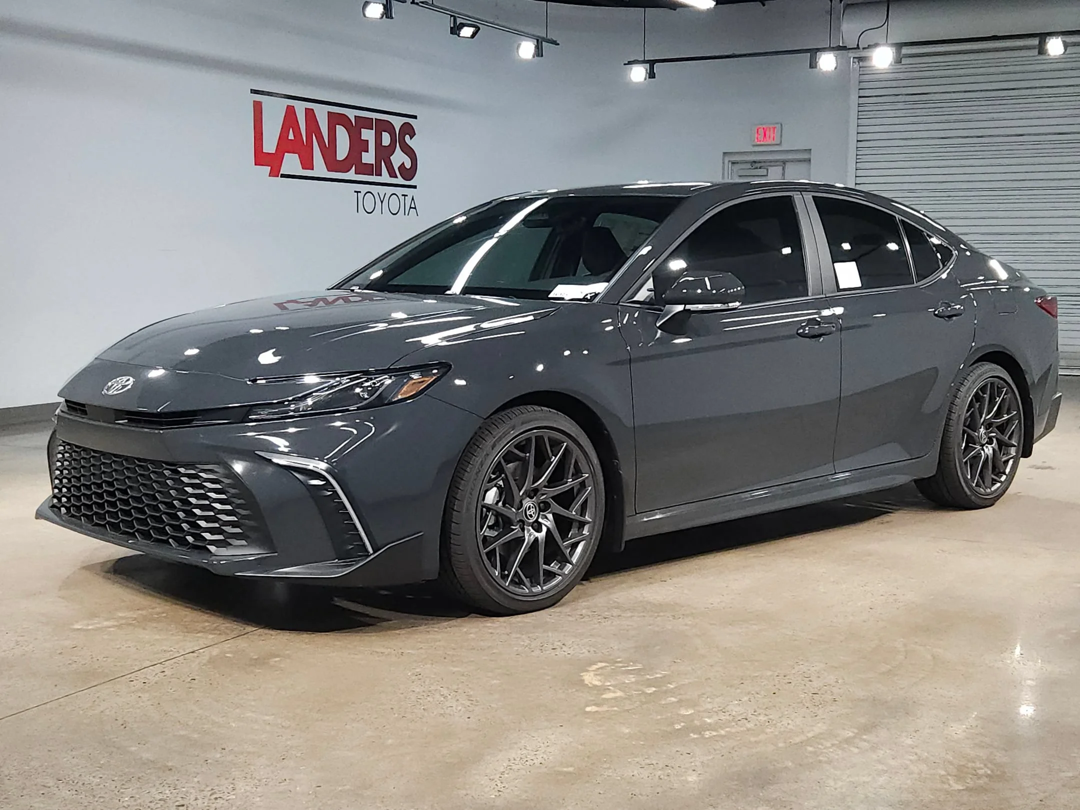2026 Toyota Camry SE - Photo 6