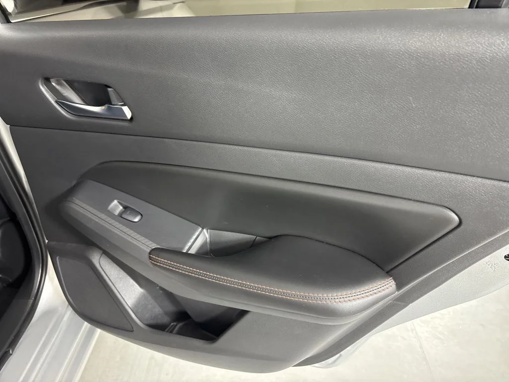 Used 2021 Silver Nissan 2.5 SR image 17