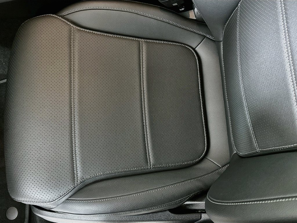 Used 2026 Gray Mercedes-Benz GLC 300 image 18