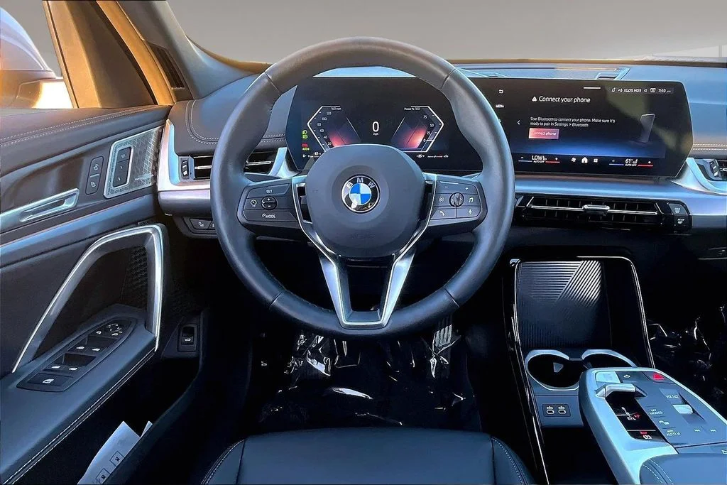 Used 2025 Silver BMW xDrive28i image 8