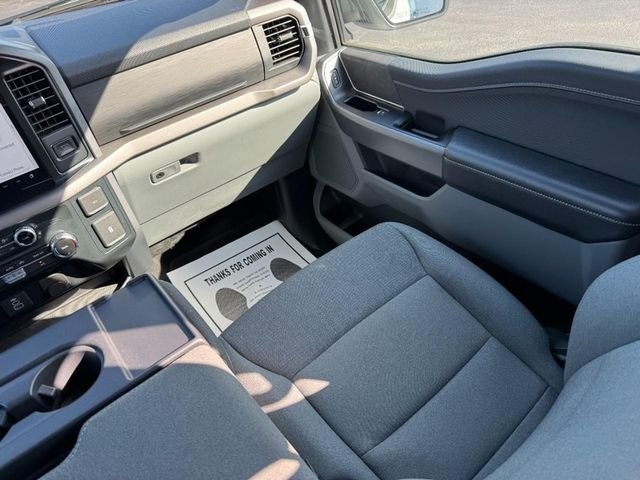 Used 2025 Oxford White Ford XLT image 15