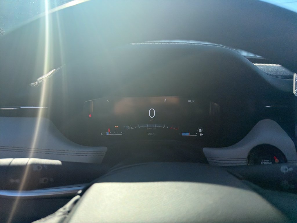 Used 2025 White Jeep Limited image 18