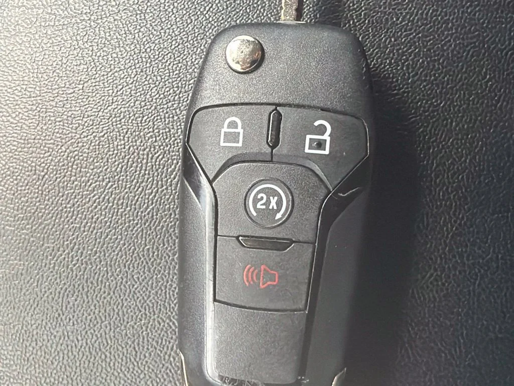 Used 2025 Azure Gray Metallic Ford XLT image 23