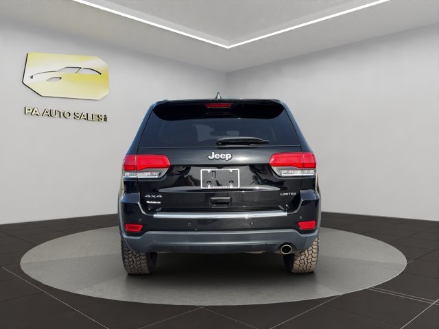 Used 2019 Diamond Black Crystal Pearlcoat Jeep Limited image 6