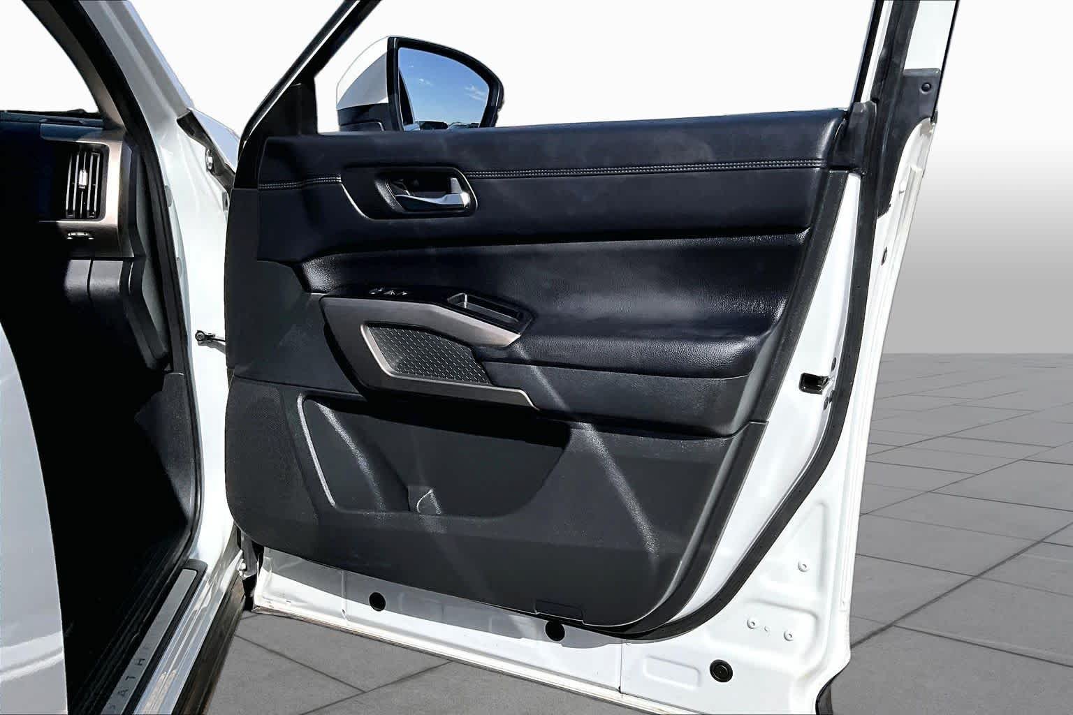 Used 2024 Pearl White Tricoat Nissan Platinum image 23