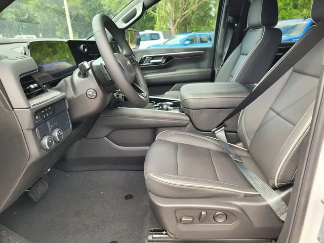 2025 Chevrolet Suburban Premier - Photo 14