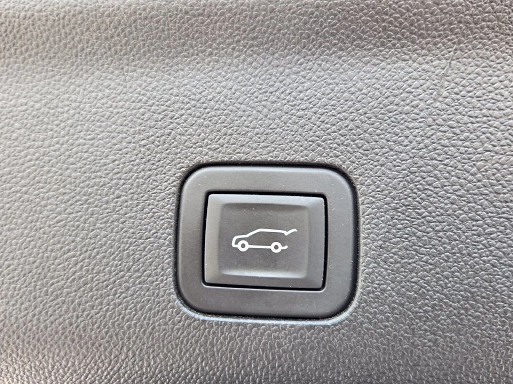 Used 2026 Summit White Chevrolet LT image 12