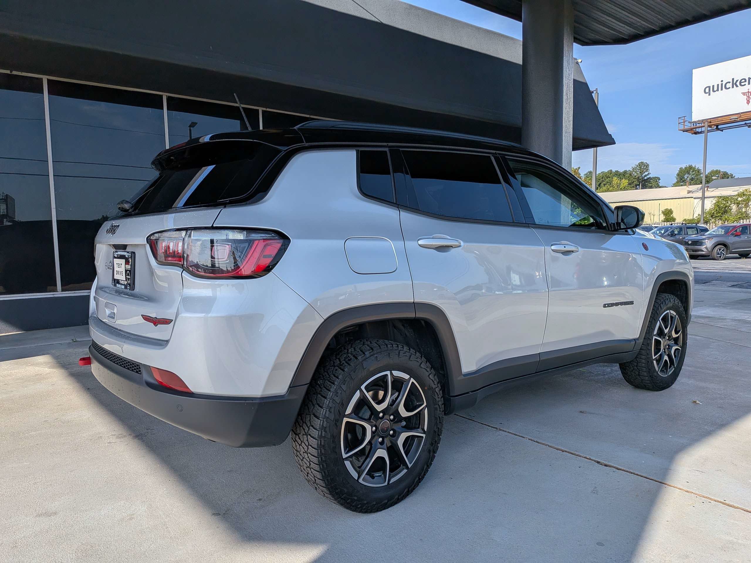 Used 2025 Silver Jeep Trailhawk image 3
