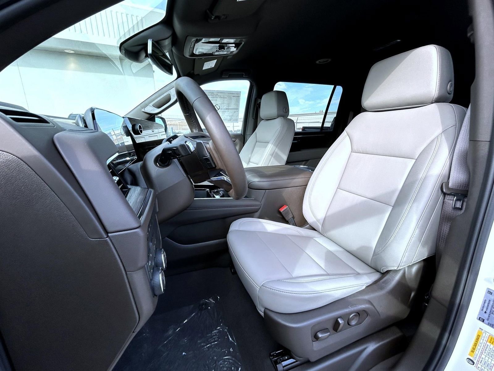 2026 Chevrolet Suburban LT - Photo 10