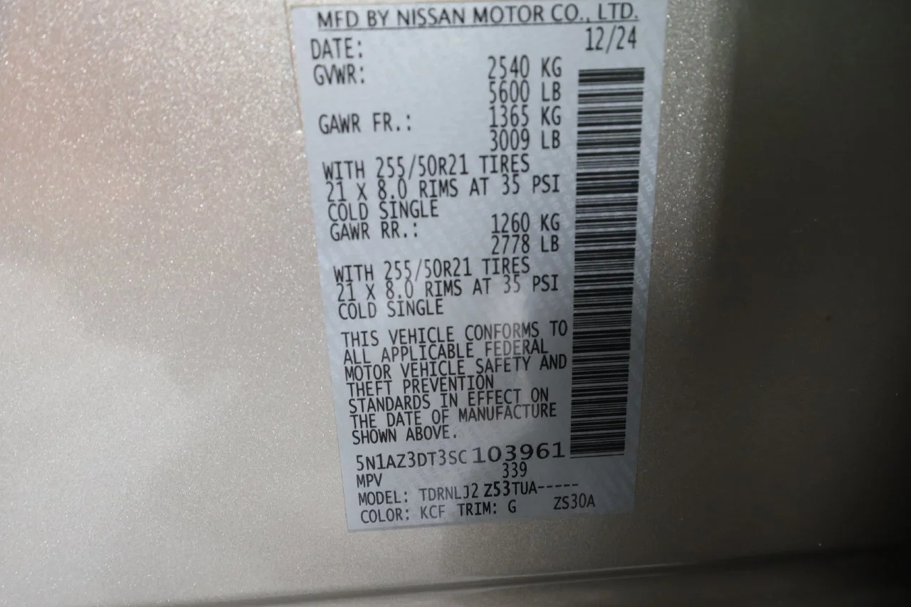 Used 2025 Gold Nissan Platinum image 33