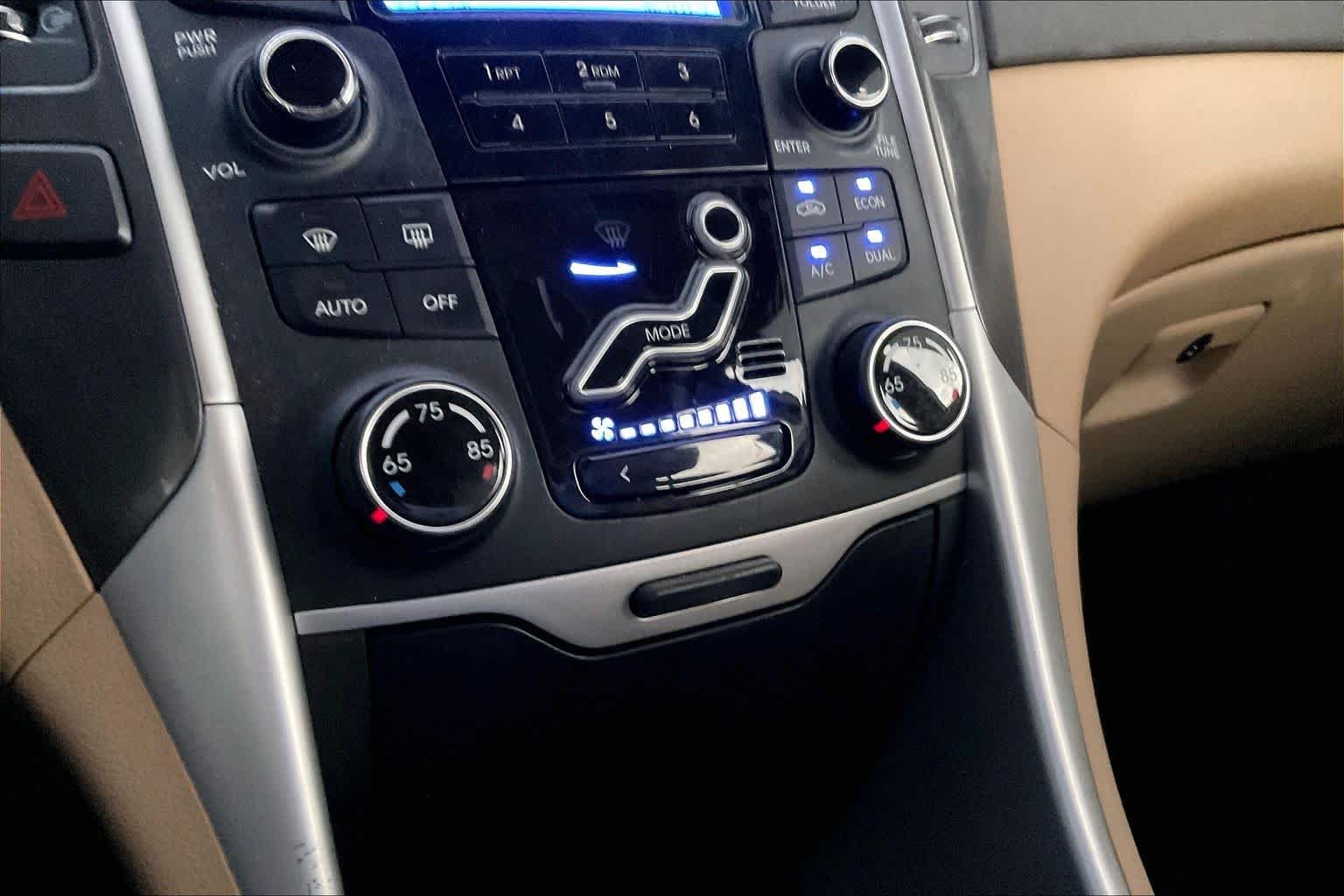Used 2013 Porcelain White Pearl Hyundai  image 32
