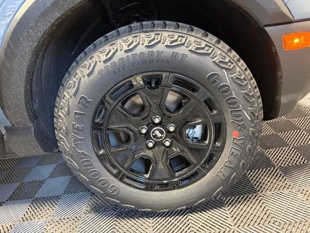 New 2026 Azure Gray Metallic Tri-Coat Ford Badlands® image 43