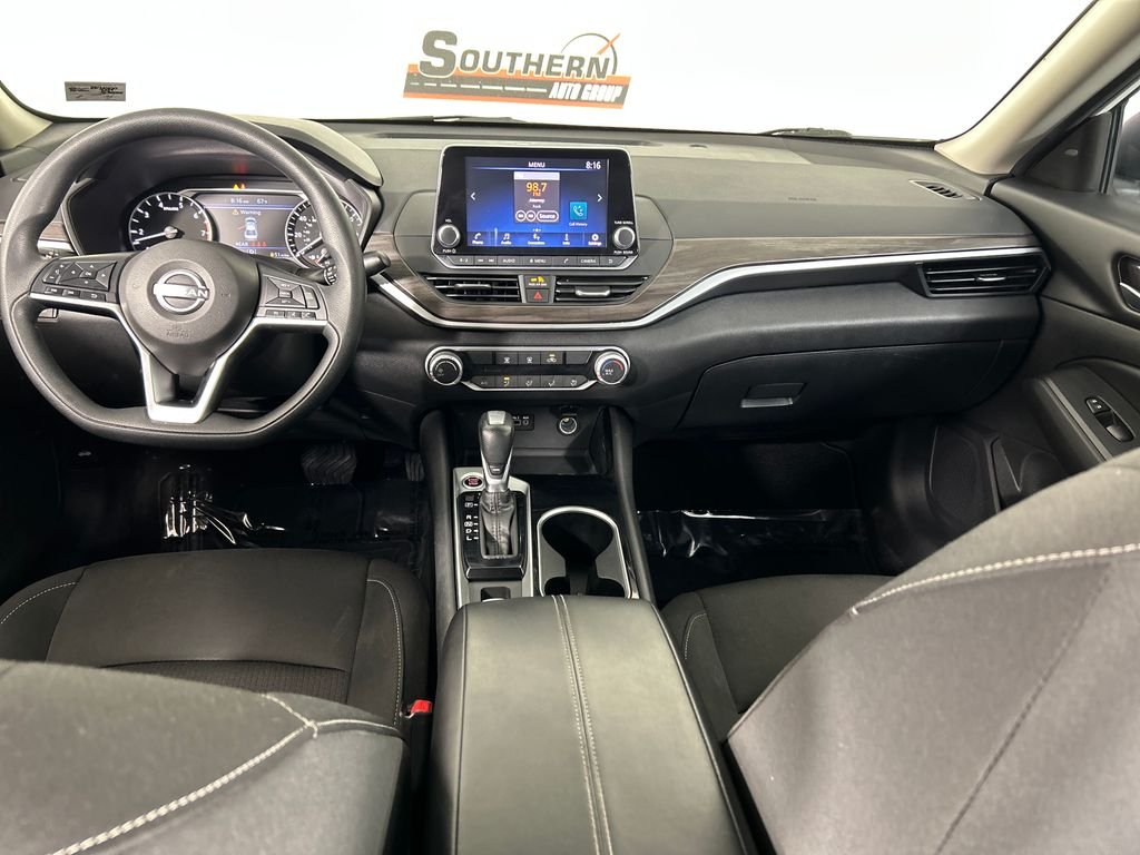 Used 2024 White Nissan 2.5 SV image 18
