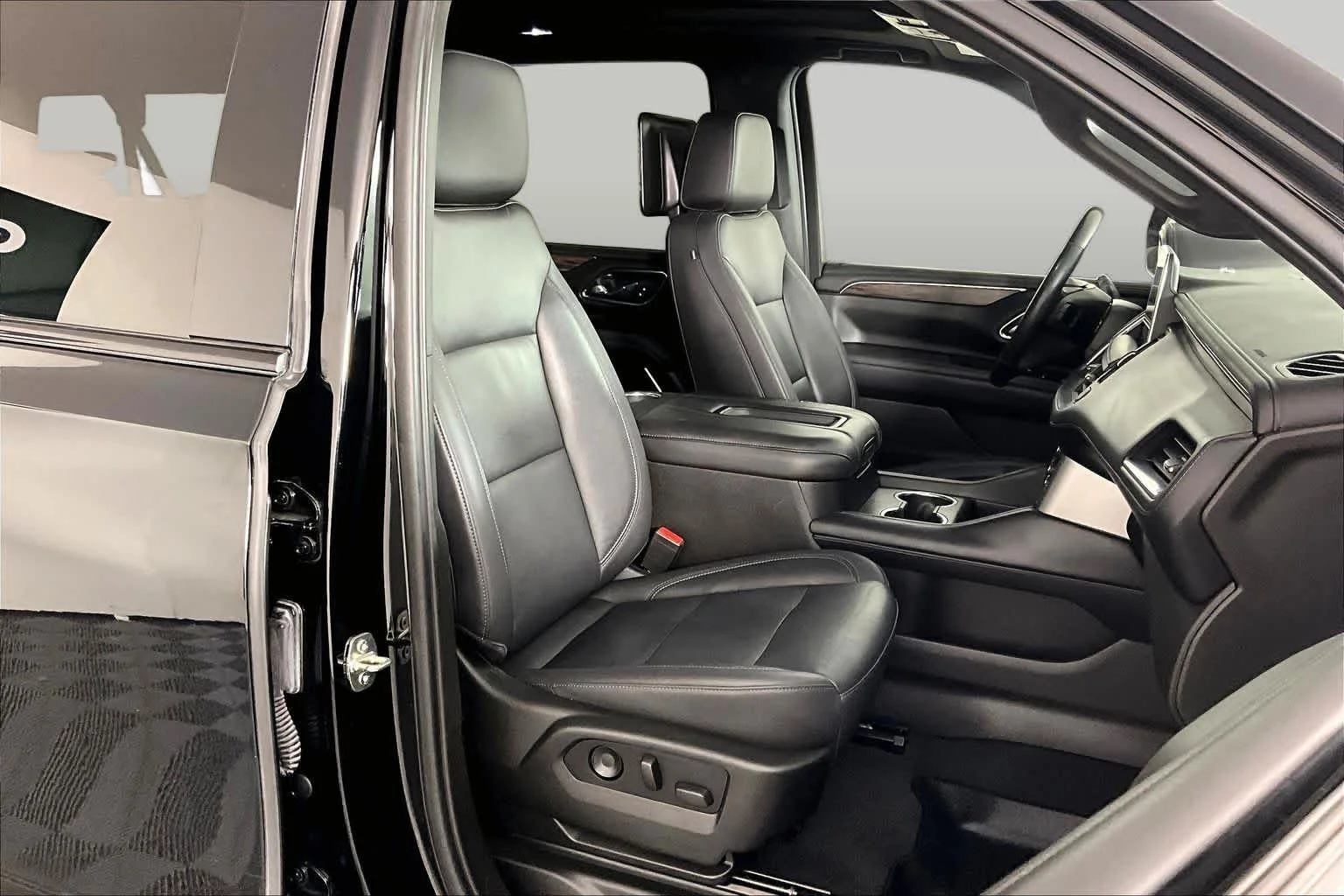 Used 2021 Black Chevrolet Z71 image 9