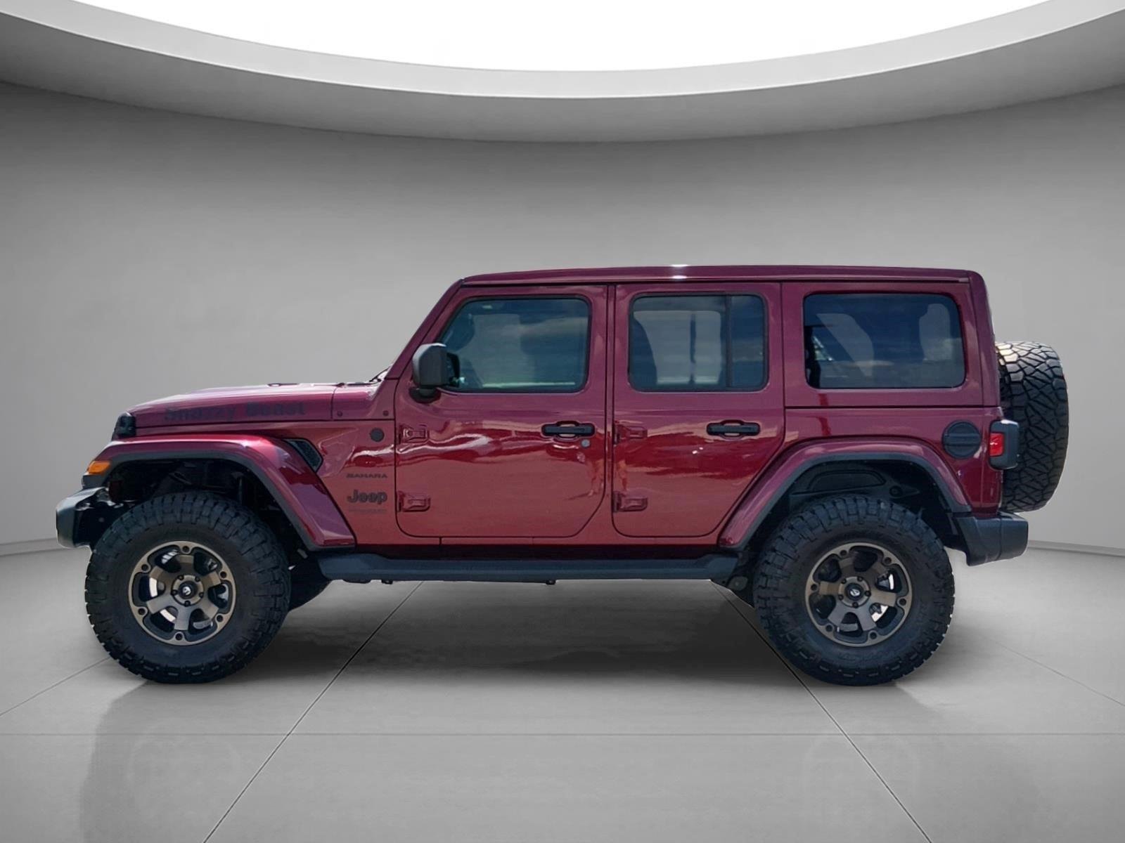 Used 2022 Snazzberry Pearlcoat Jeep Unlimited Sahara image 2