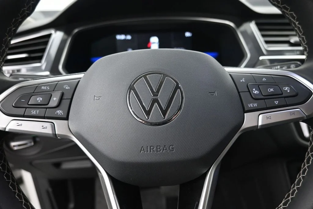 Used 2022 White Volkswagen 2.0T SE image 19