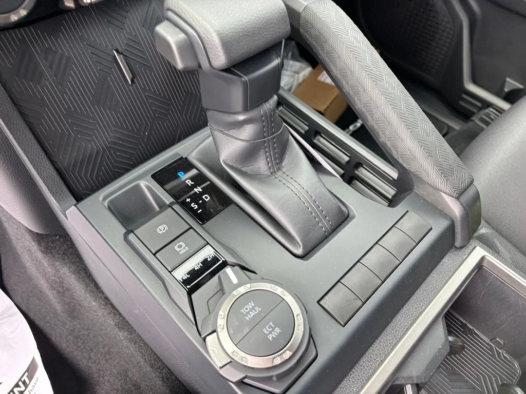 2025 Toyota Tacoma SR5 - Photo 41