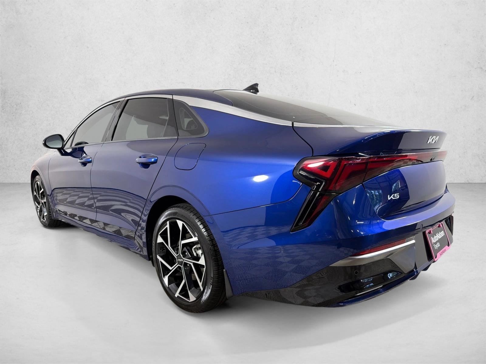 Used 2025 Yacht Blue Kia EX image 7