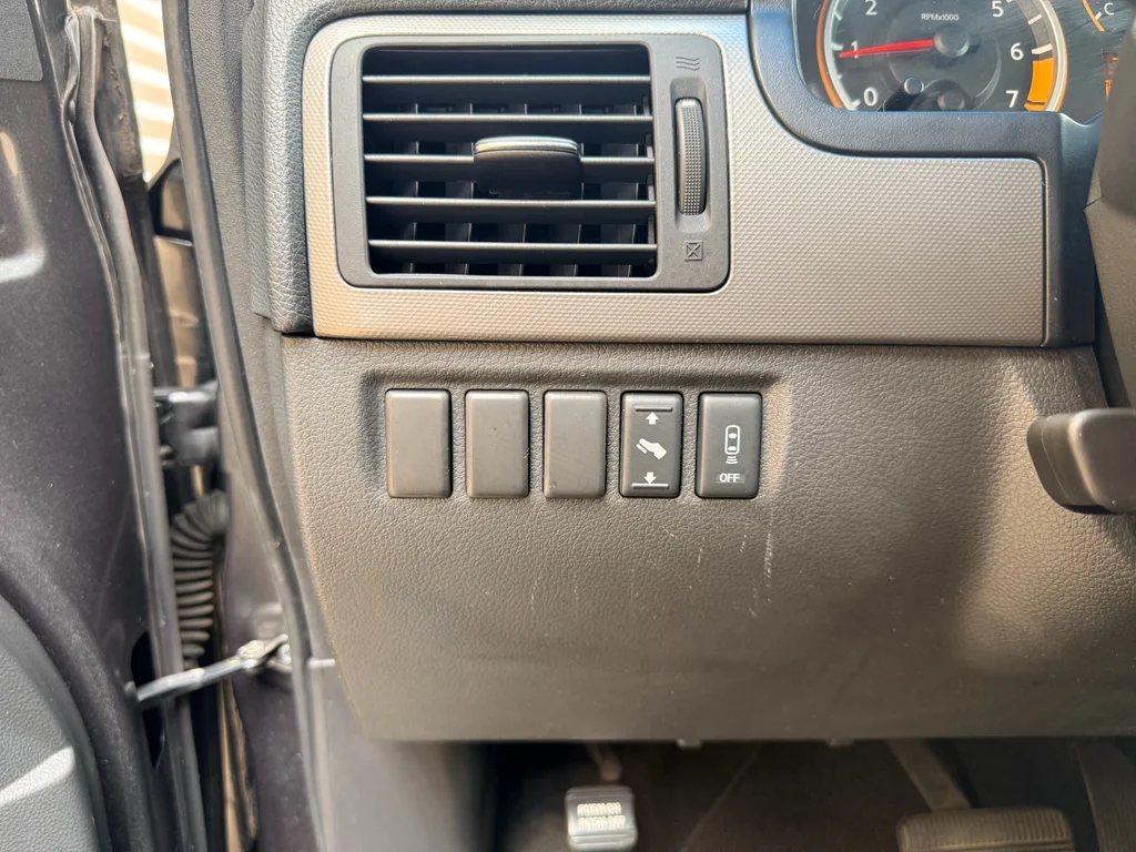 Used 2010 Smoke Nissan SE image 16