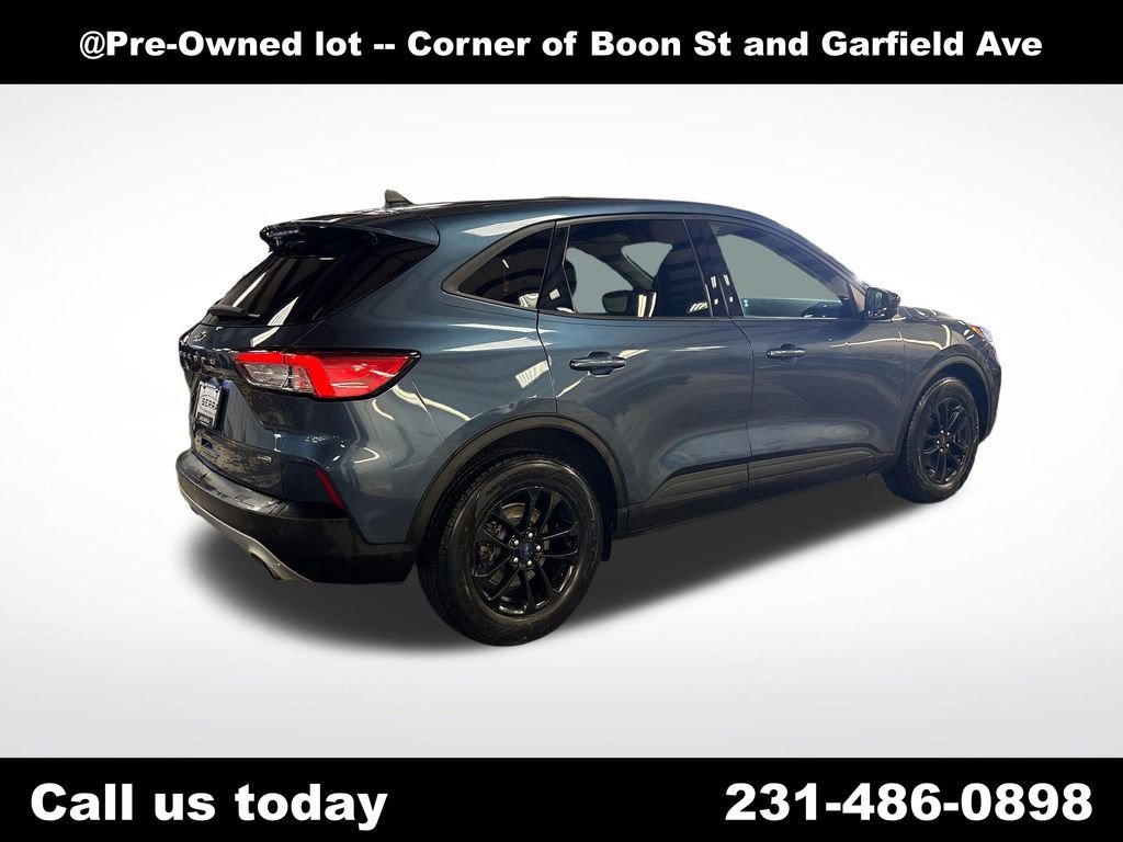 Used 2020 Blue Ford SE Sport image 5