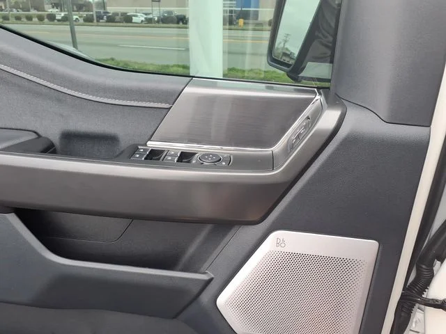 Used 2025 White Metallic Ford Lariat image 18