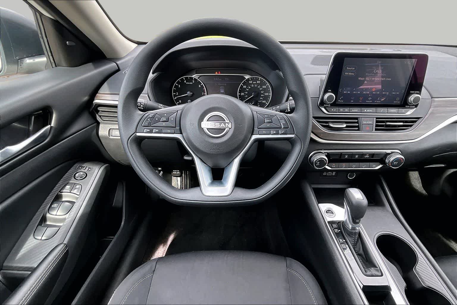 Used 2025 Glacier White Nissan SV image 6