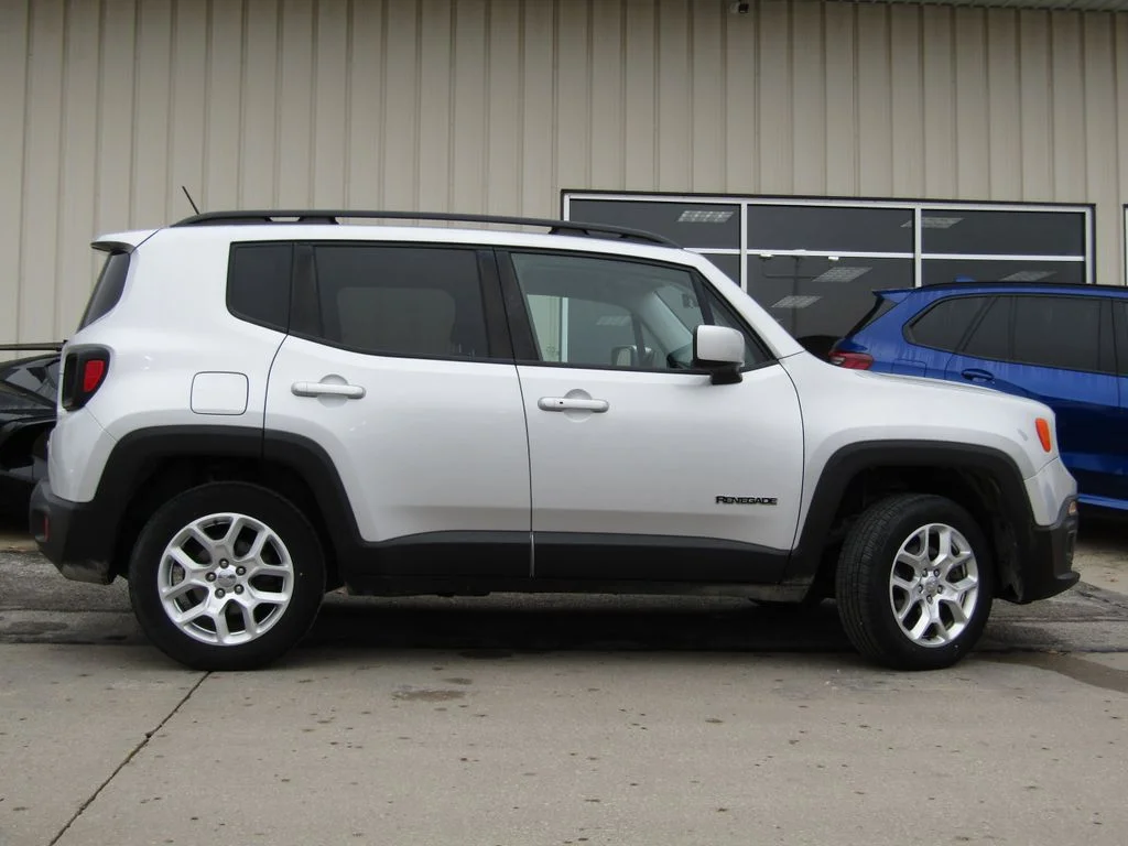 Used 2017 Jeep Renegade Latitude with VIN ZACCJBBB3HPF41036 for sale in Kansas City