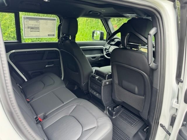 New 2026 Fuji White Land Rover X-Dynamic SE image 16