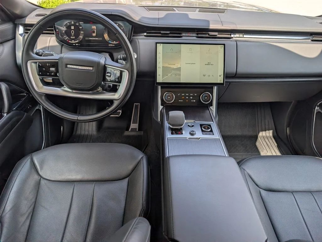 New 2023 Eiger Grey Land Rover SE image 11