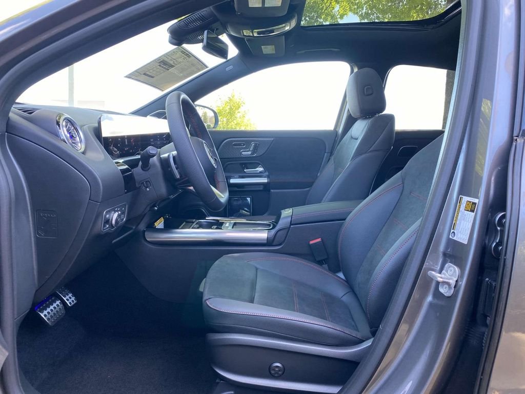 Used 2025 Mountain Grey Metallic Mercedes-Benz GLA 250 image 27