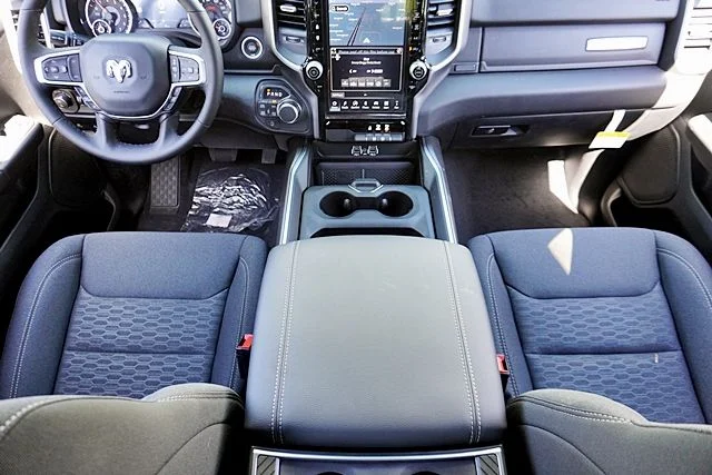 New 2026 Diamond Black Crystal Pearl-Coat Exterior Paint RAM Big Horn/Lone Star image 24