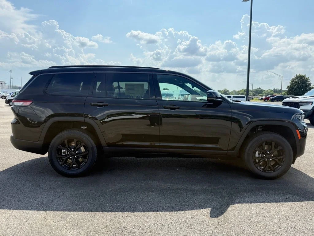 Used 2026 Black Jeep Altitude image 9