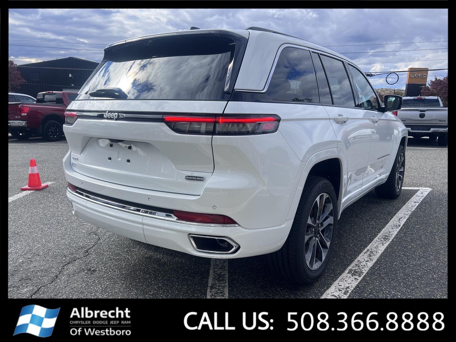 2025 Jeep Grand Cherokee Overland photo 4