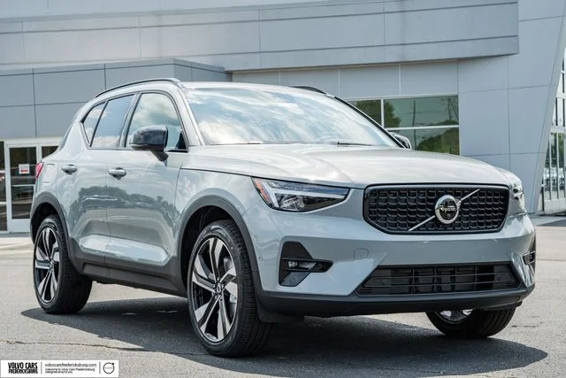 2026 Volvo XC40 B5 Plus