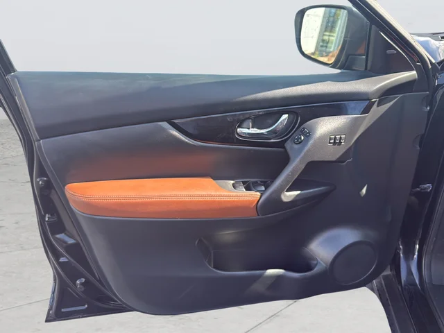 Used 2019 Black Nissan SL image 19