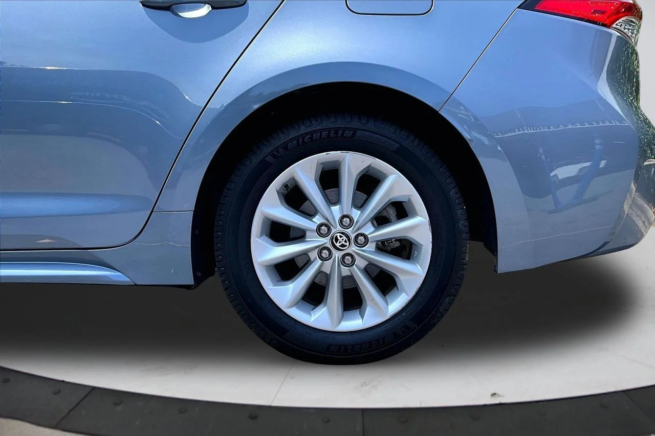 Certified Used 2021  Toyota LE image 33