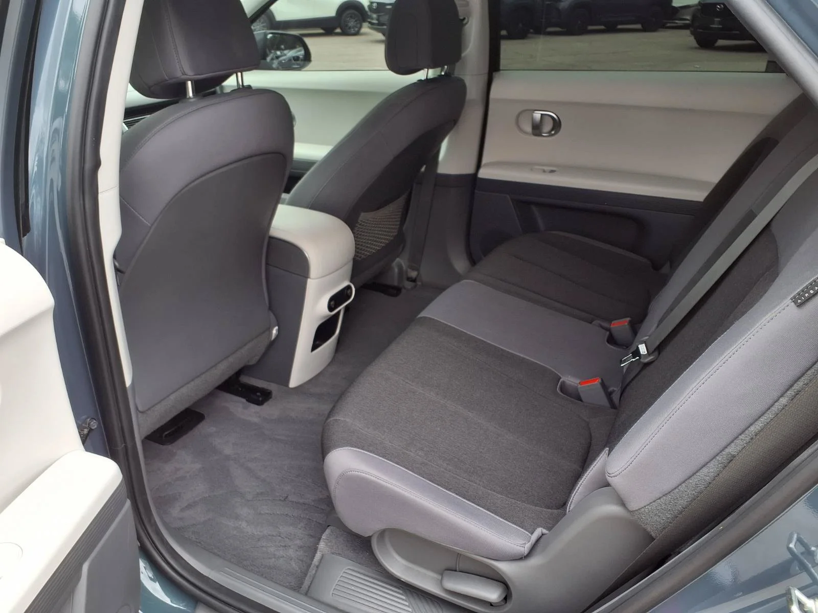 Used 2024 Green Hyundai SE image 18