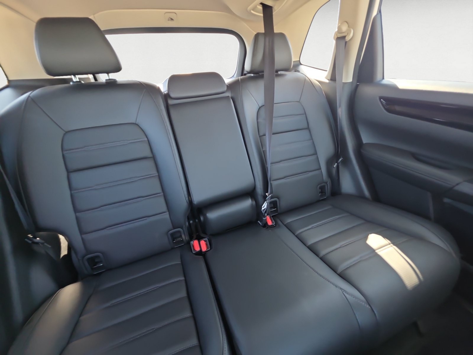 Used 2024 Platinum White Pearl Honda EX-L image 18
