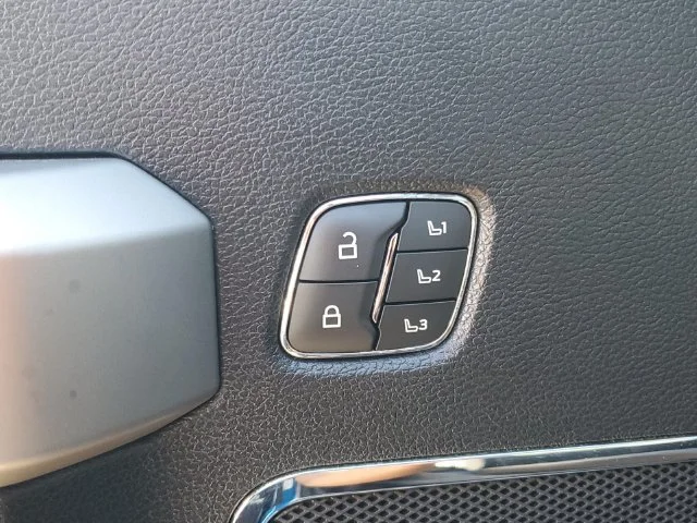 Used 2021 Velocity Blue M Ford XL image 15