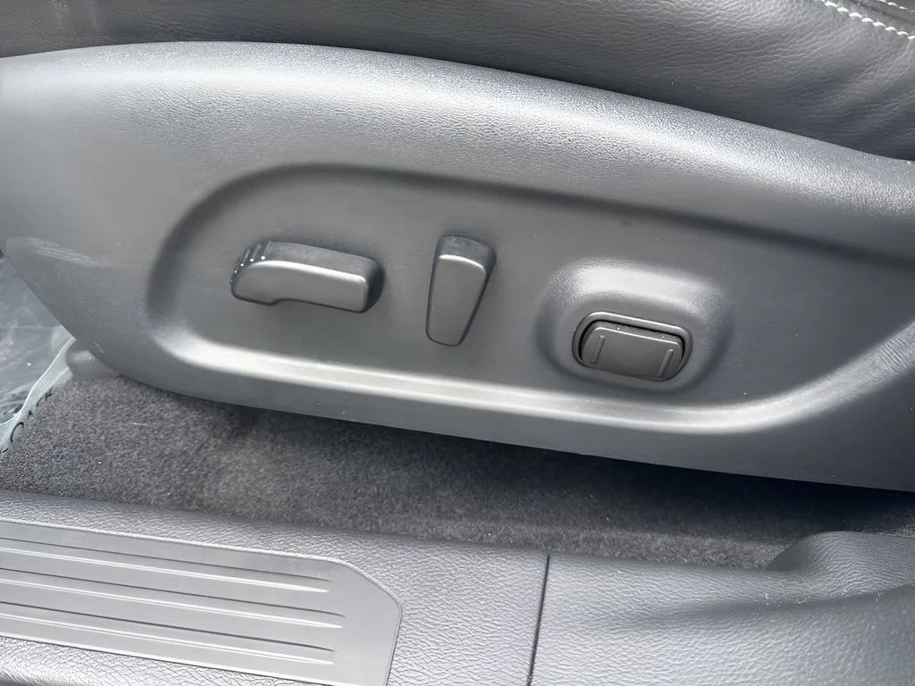 Used 2024 White Nissan SL image 10