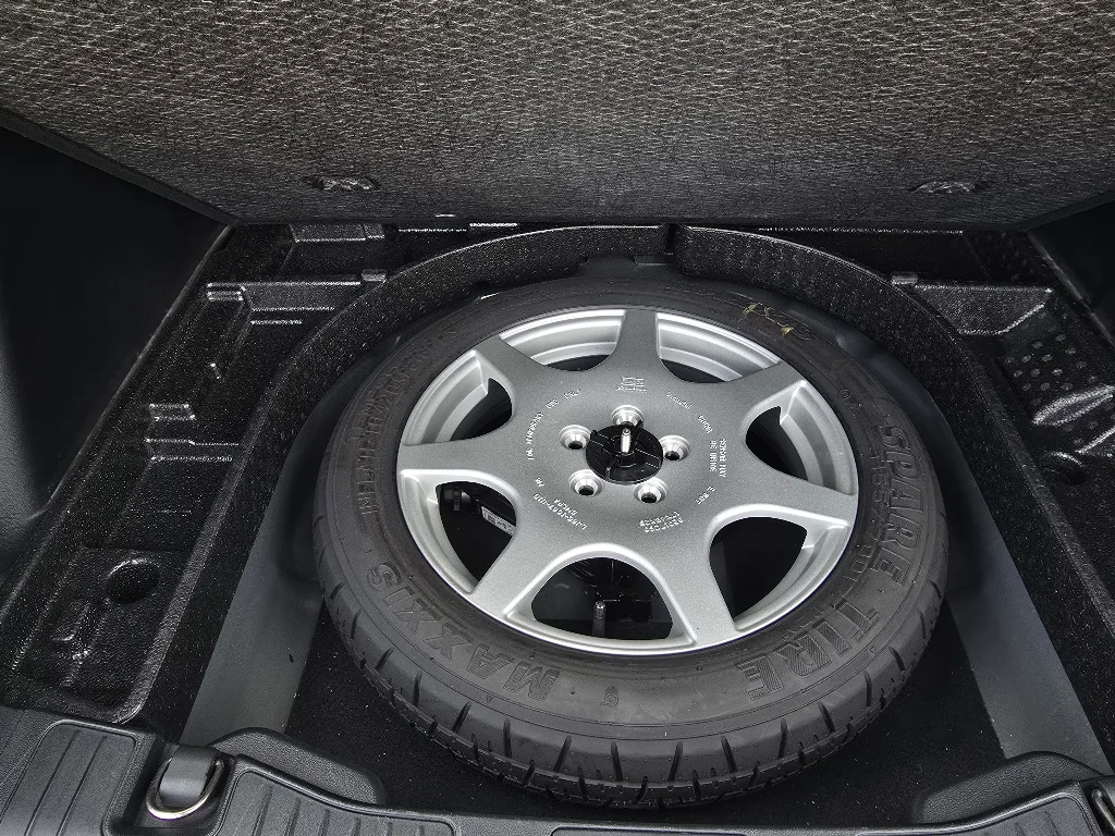Used 2022 Agate Black Metallic Ford SE image 31