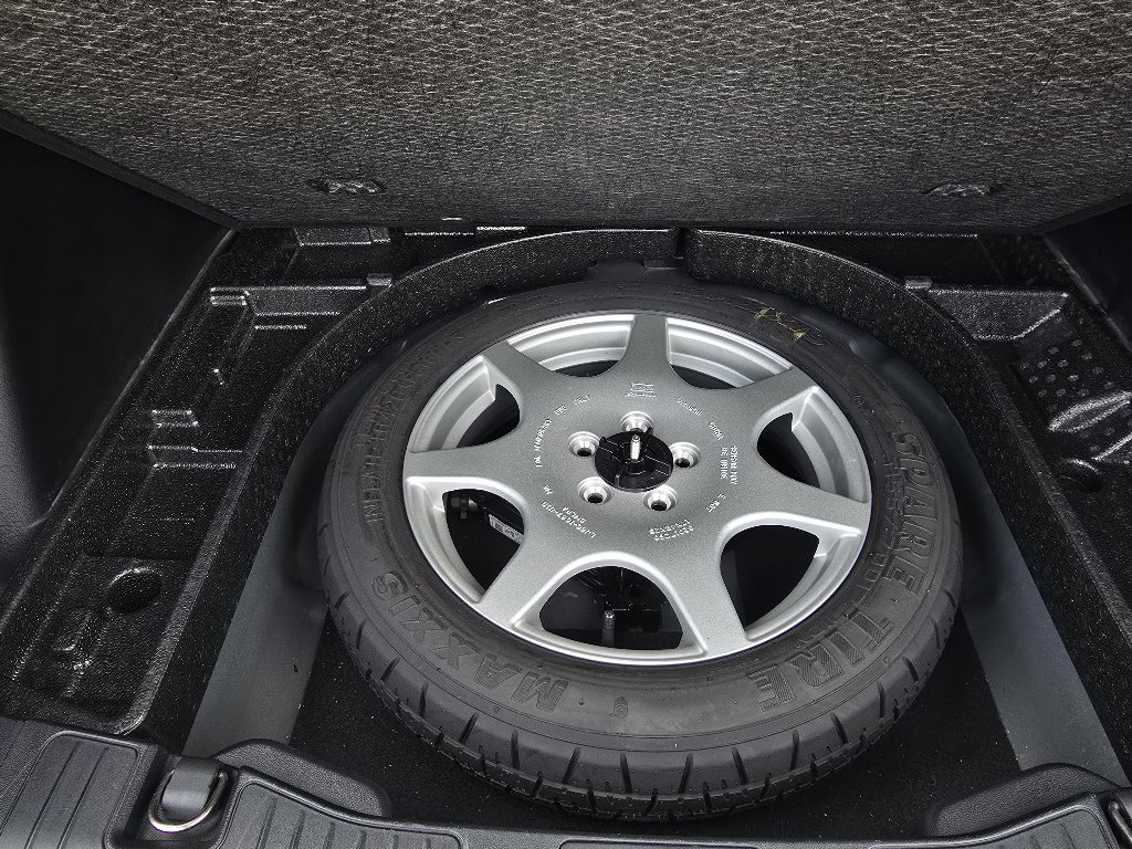 Used 2022 Agate Black Metallic Ford SE image 30