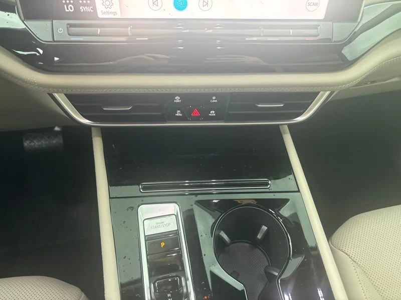 New 2026 Blue Volkswagen 2.0T SE w/Technology image 31