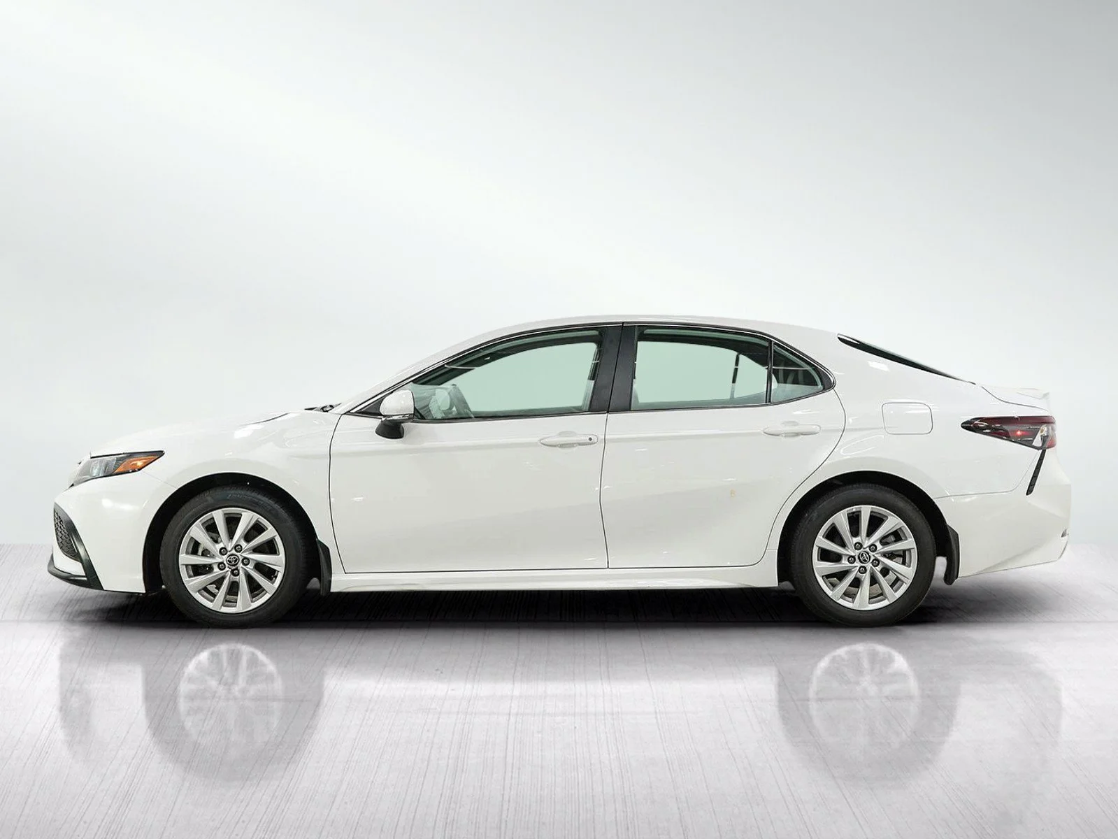 Used 2024  Toyota  image 2