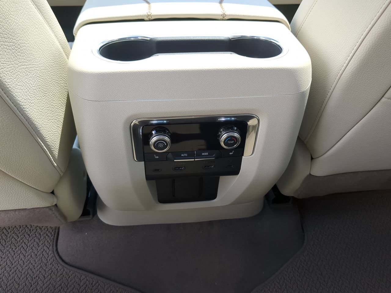 2026 GMC Yukon Denali - Photo 22