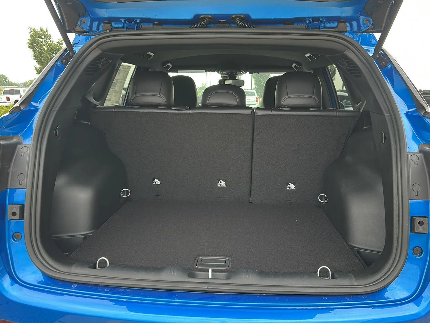 New 2026 Hydro Blue Pearlcoat Jeep Latitude Altitude image 26
